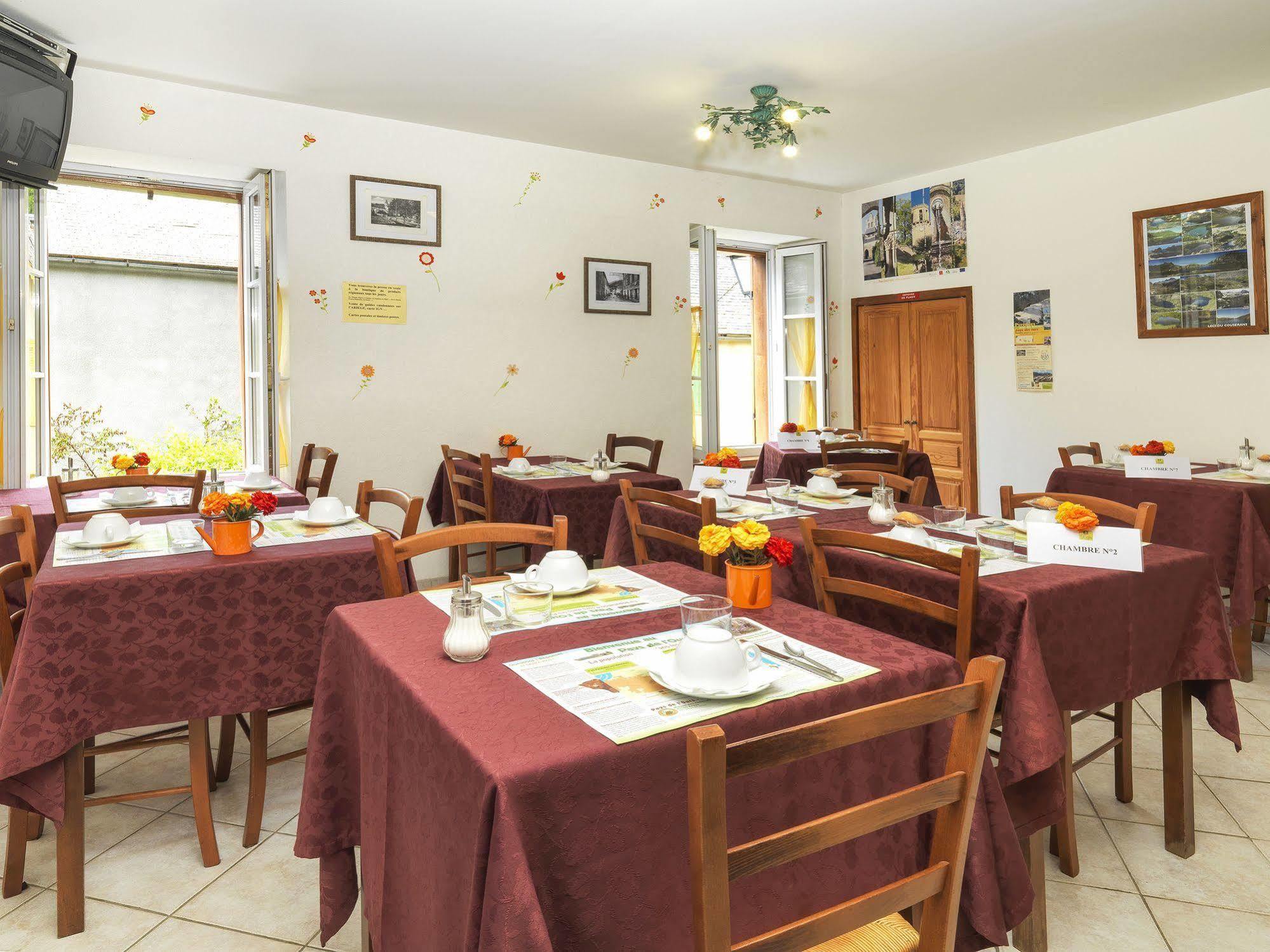 Auberge De L'Isard Saint-Denis  Exterior photo