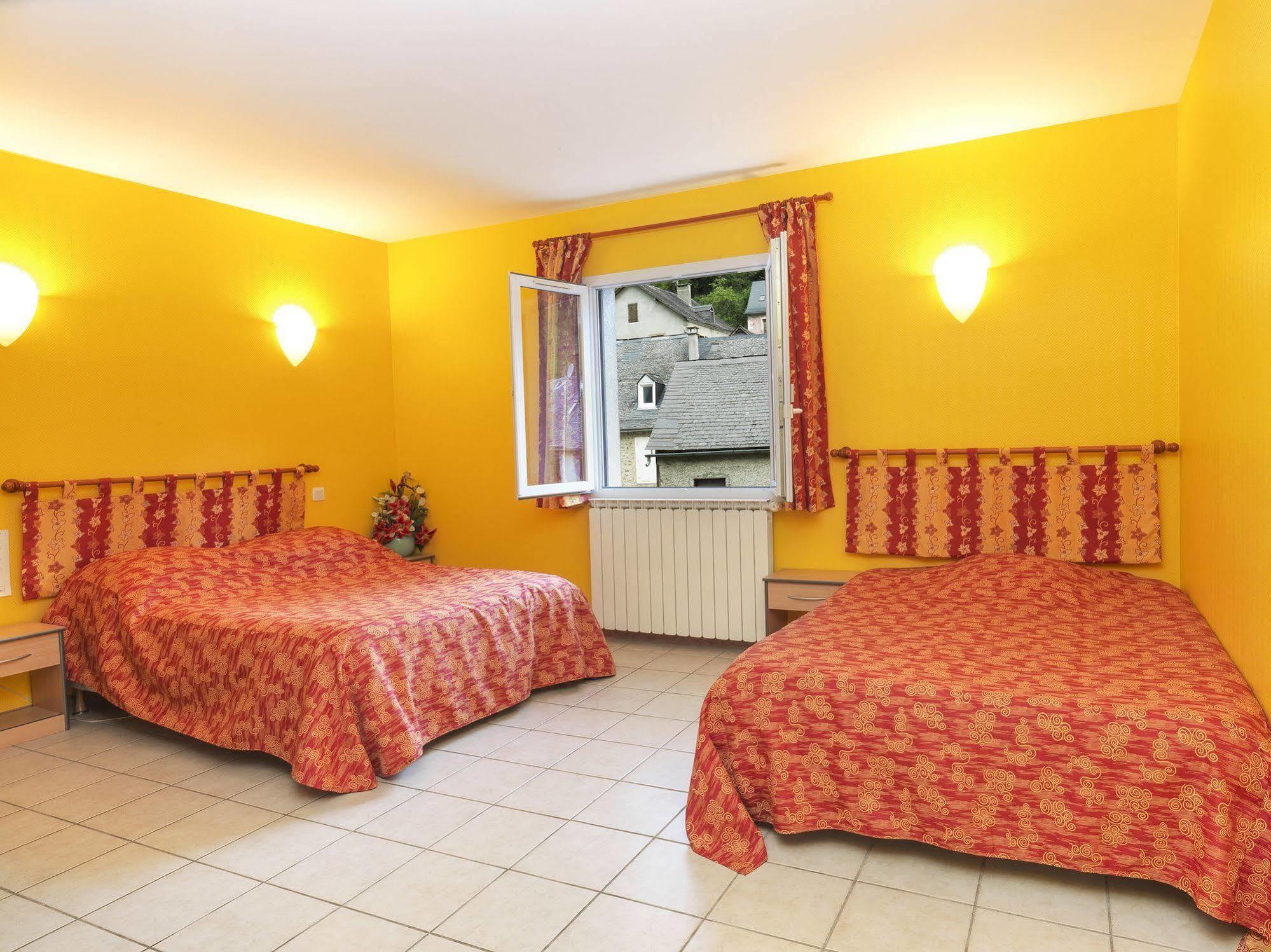 Auberge De L'Isard Saint-Denis  Exterior photo